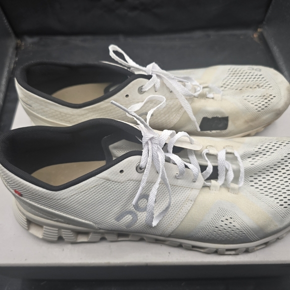 On Running Men's White Athletic Shoes - Picture 3 of 9